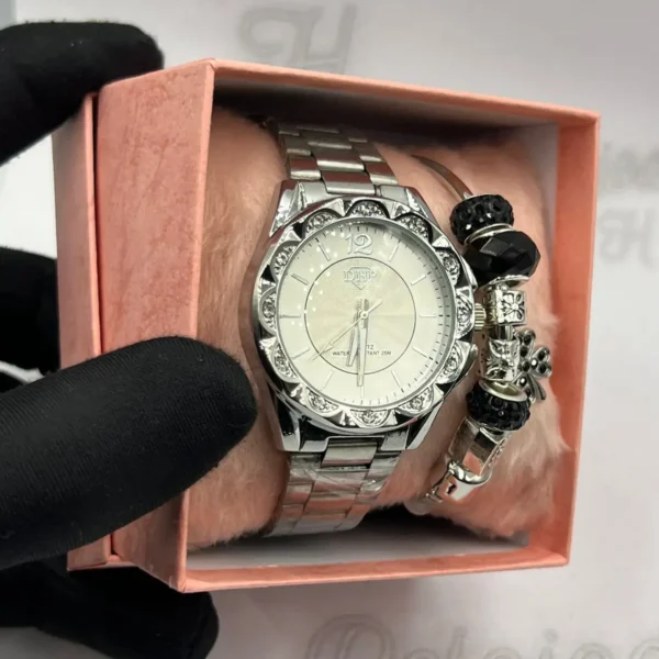 Kit Relógio Feminino Luxo Prata DHP A prova d'água + Pulseira Berloques Eferas Pretas + Caixinha - Prateado